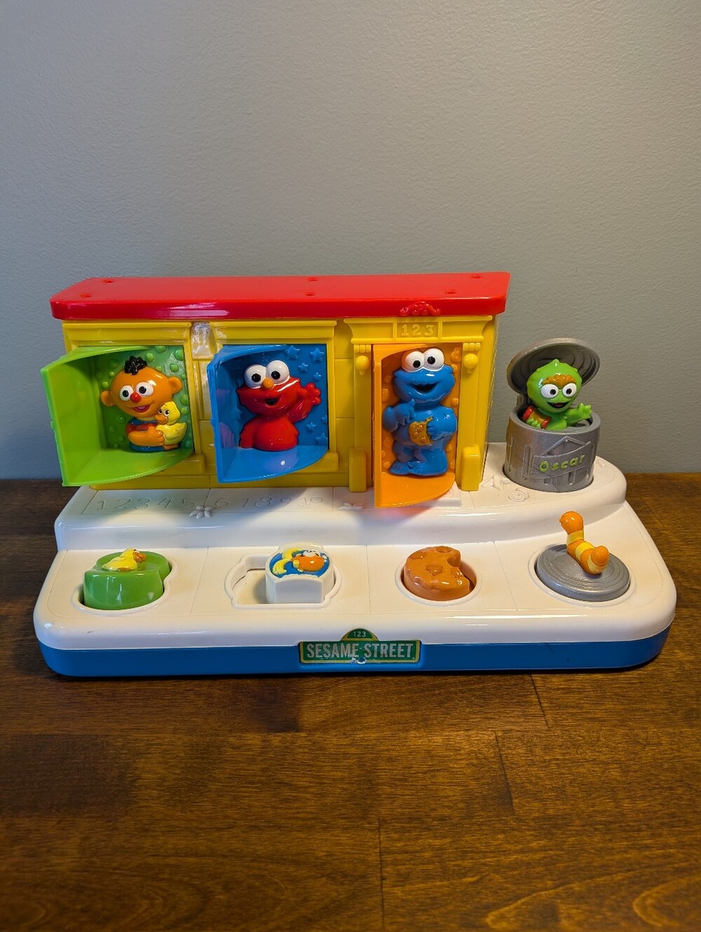 VTG Fisher Price Sesame Street Singing Pop-Up Poppin Pals Musical Toy 2004